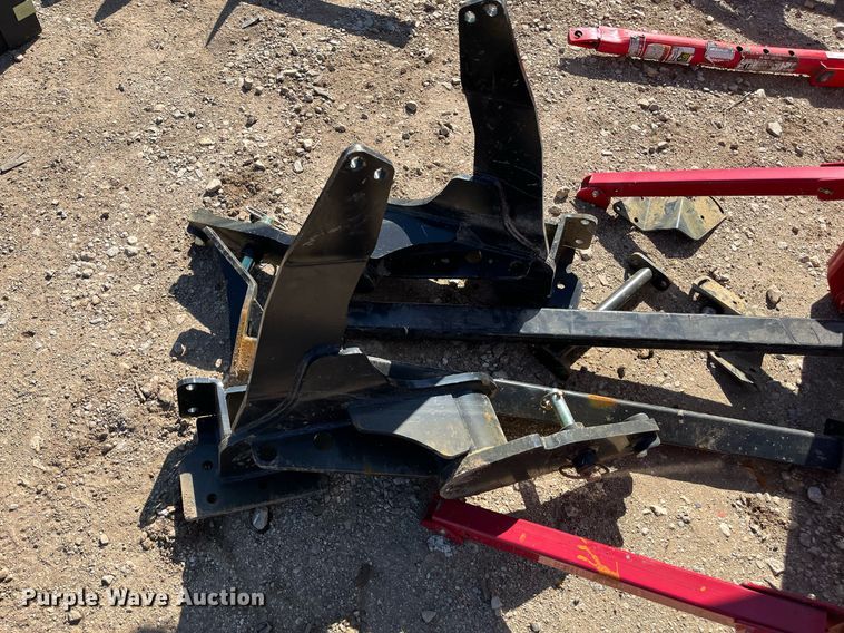 image for item EI0651 Mahindra  2665CL loader