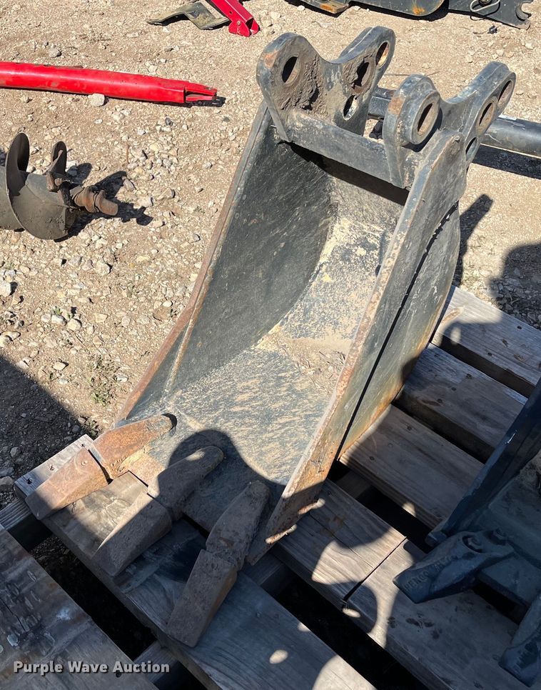 image for item EI0652 Backhoe bucket