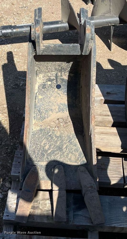 image for item EI0652 Backhoe bucket