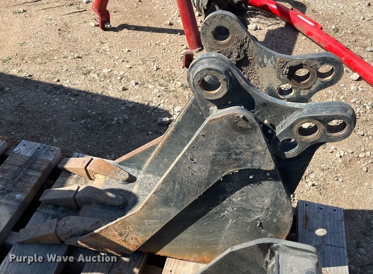 image for item EI0652 Backhoe bucket