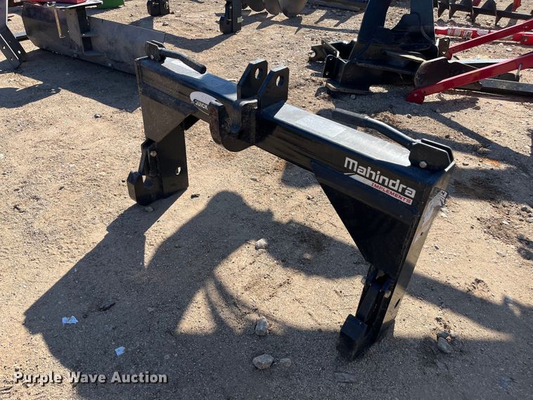 image for item EI0654 Mahindra  three point quick attach hitch