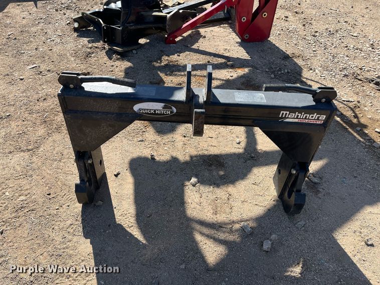 image for item EI0654 Mahindra  three point quick attach hitch