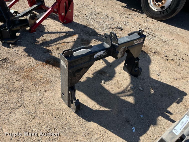 image for item EI0654 Mahindra  three point quick attach hitch