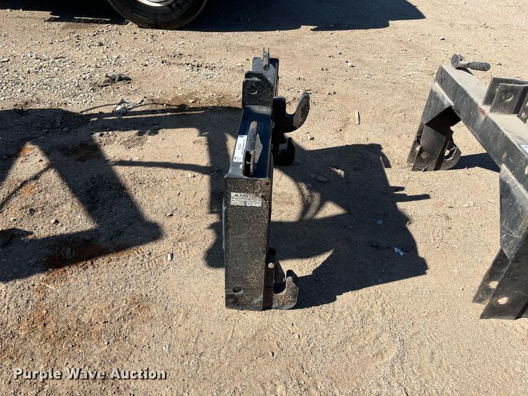 image for item EI0654 Mahindra  three point quick attach hitch