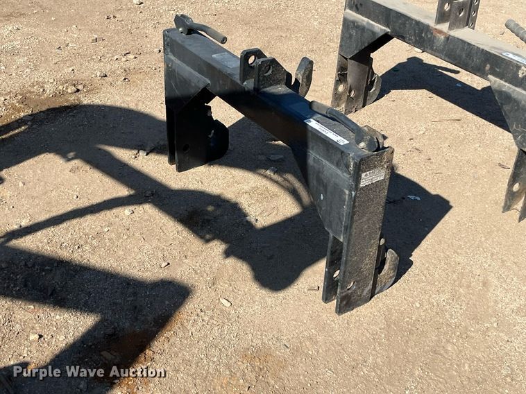 image for item EI0654 Mahindra  three point quick attach hitch