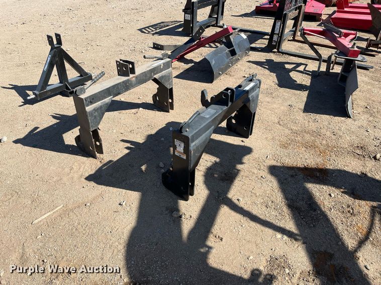 image for item EI0654 Mahindra  three point quick attach hitch