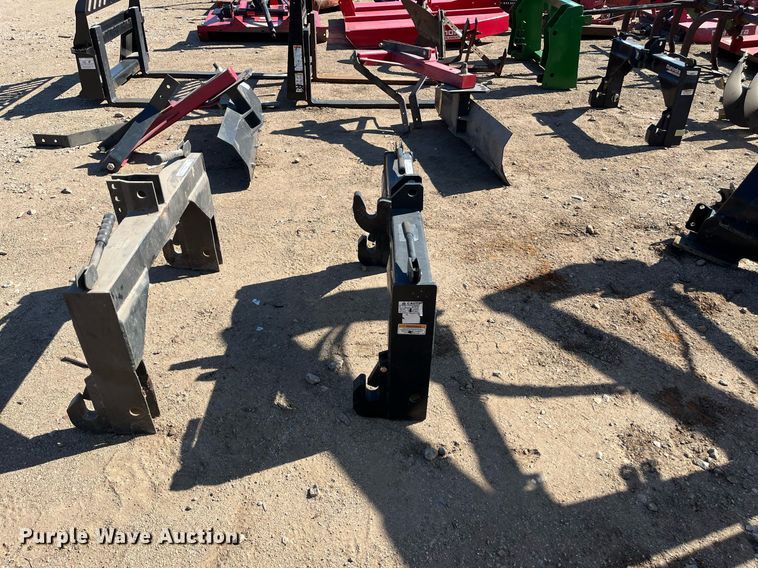 image for item EI0654 Mahindra  three point quick attach hitch