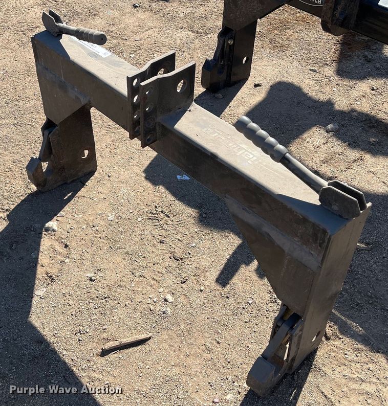 image for item EI0655 Mahindra  three point quick attach hitch