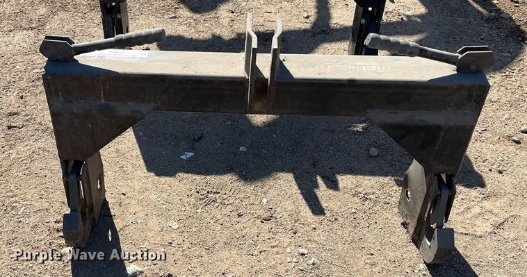 image for item EI0655 Mahindra  three point quick attach hitch