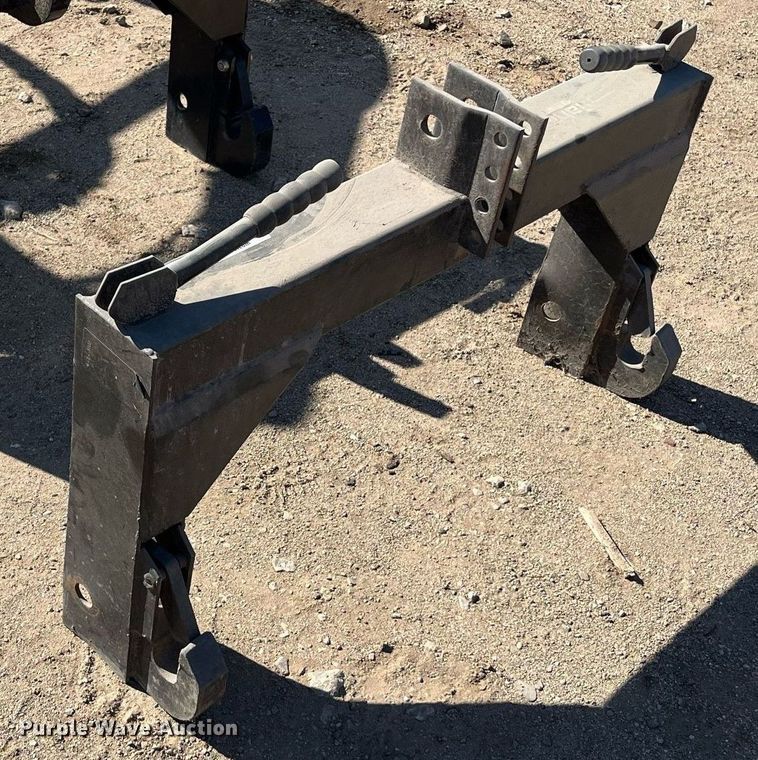 image for item EI0655 Mahindra  three point quick attach hitch