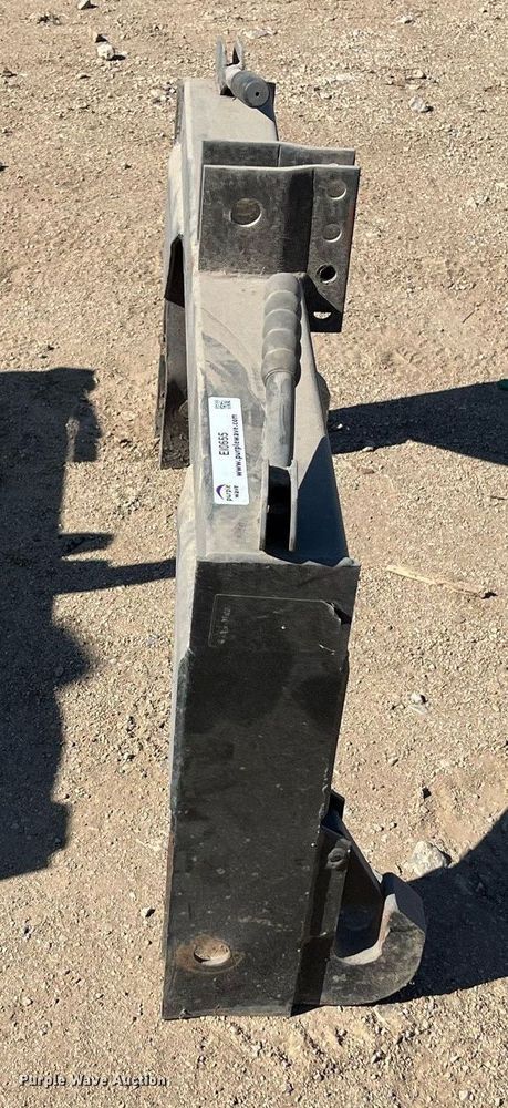 image for item EI0655 Mahindra  three point quick attach hitch