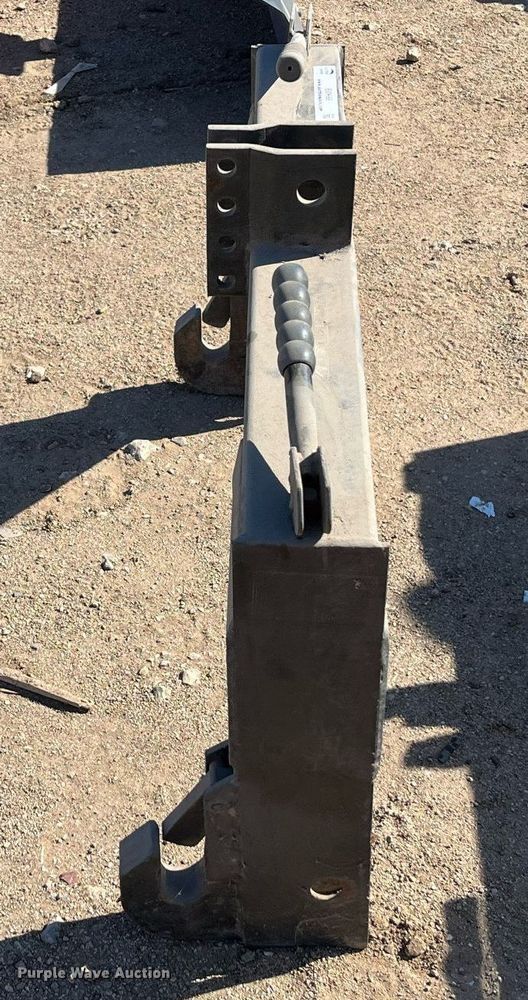 image for item EI0655 Mahindra  three point quick attach hitch