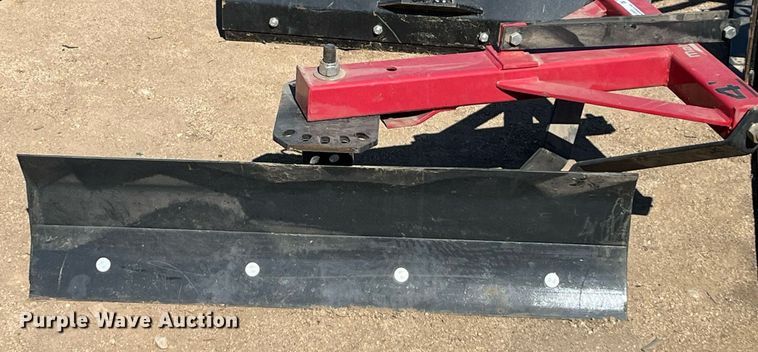 image for item EI0656 Mahindra  4' W blade