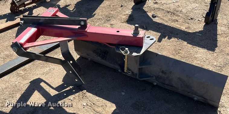 image for item EI0656 Mahindra  4' W blade