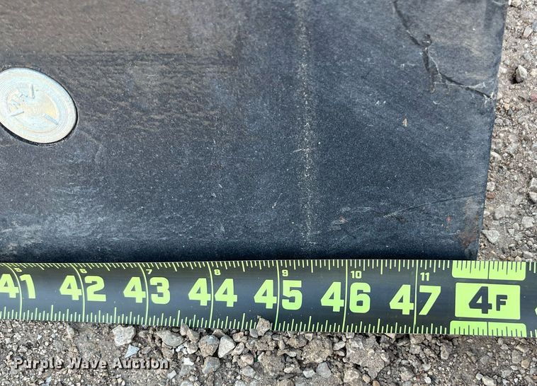 image for item EI0656 Mahindra  4' W blade