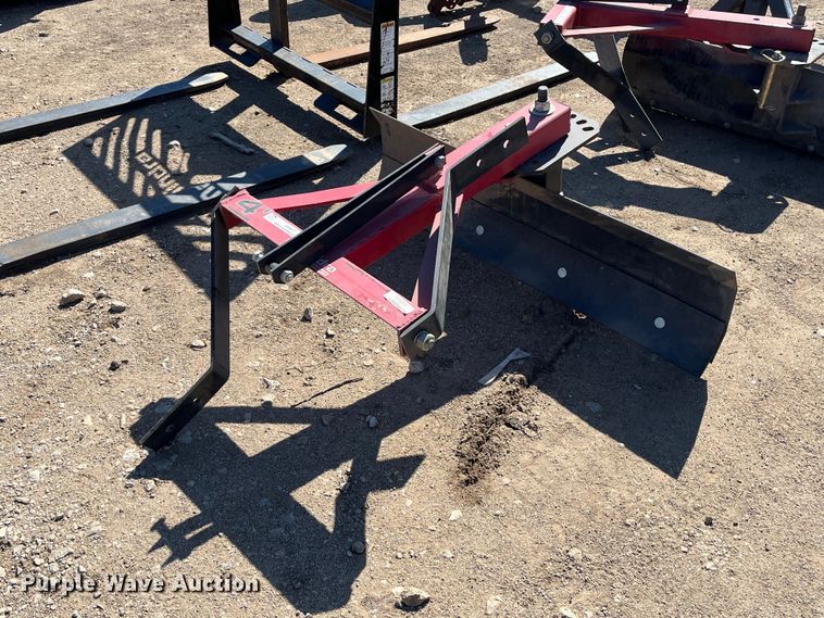 image for item EI0657 Mahindra  4' W blade