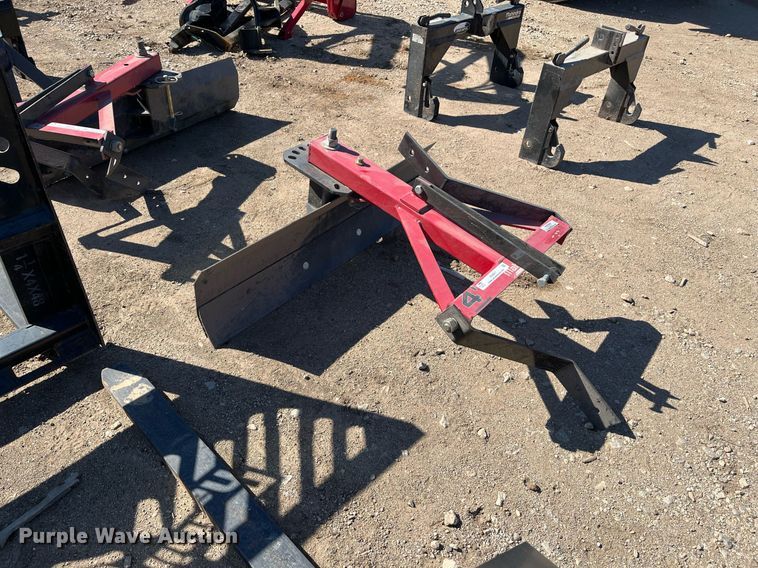 image for item EI0657 Mahindra  4' W blade