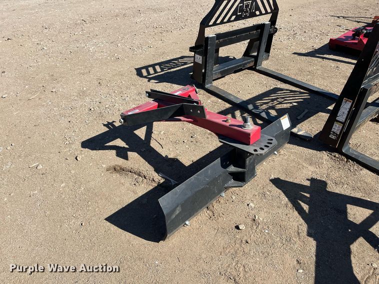 image for item EI0657 Mahindra  4' W blade