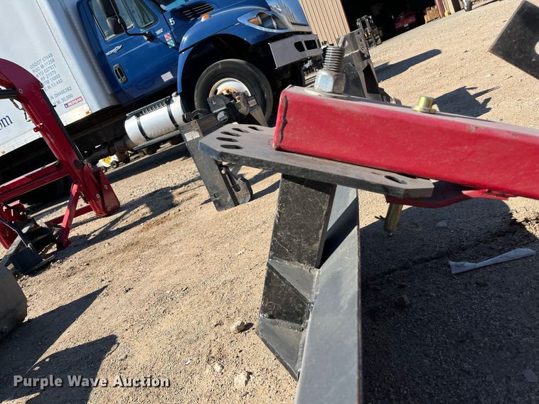 image for item EI0657 Mahindra  4' W blade