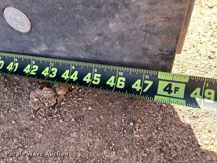 image for item EI0657 Mahindra  4' W blade