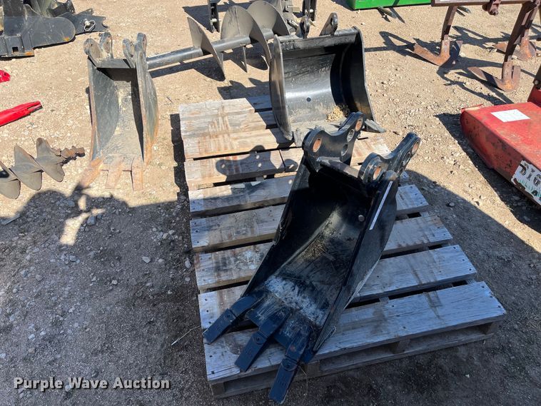 image for item EI0663 Backhoe bucket