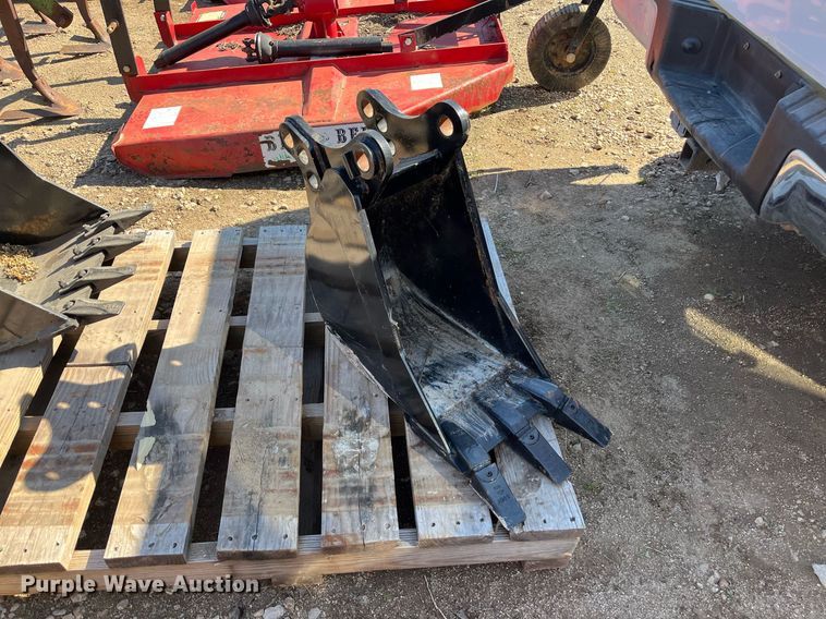 image for item EI0663 Backhoe bucket