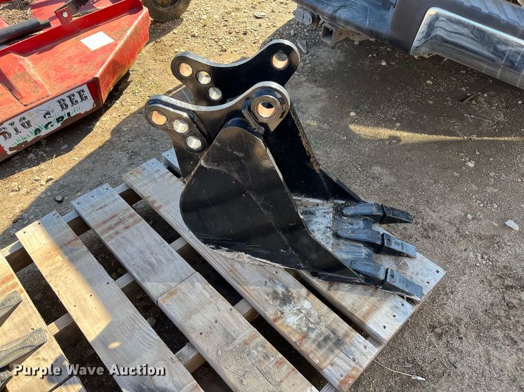 image for item EI0663 Backhoe bucket