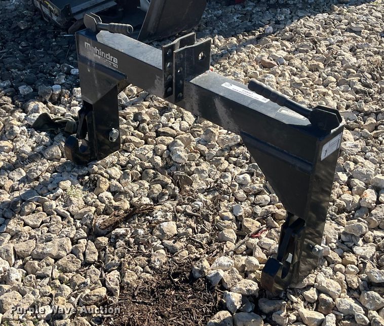 image for item EI0667 Mahindra  three point quick attach