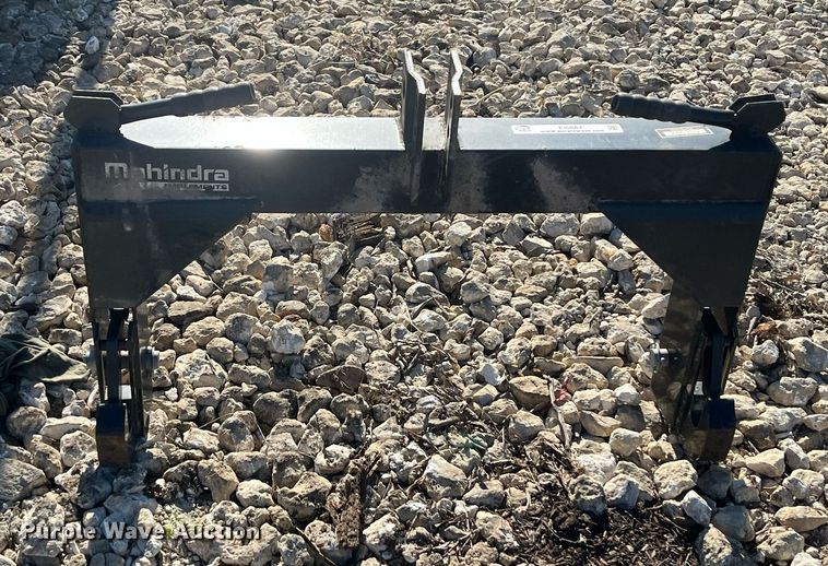 image for item EI0667 Mahindra  three point quick attach