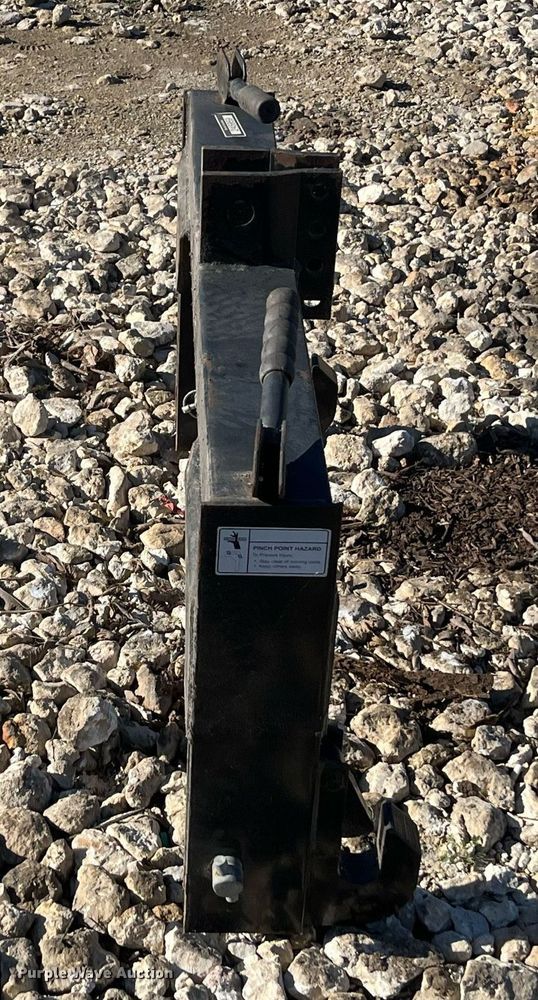 image for item EI0667 Mahindra  three point quick attach