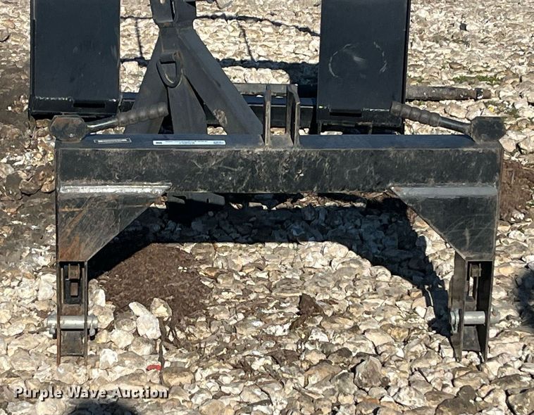 image for item EI0667 Mahindra  three point quick attach