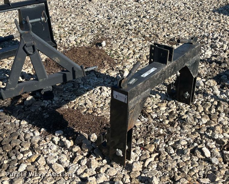 image for item EI0667 Mahindra  three point quick attach