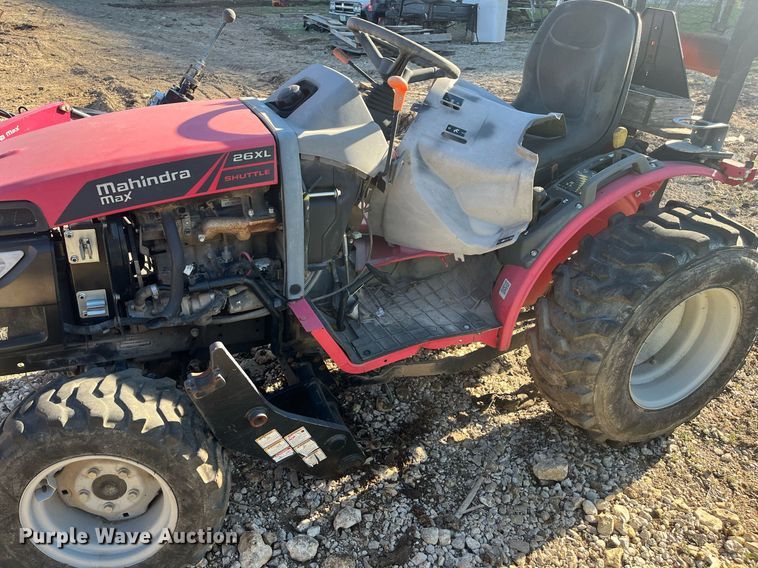 image for item EI0671 2016 Mahindra  Max 26XL MFWD tractor