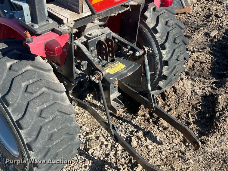 image for item EI0671 2016 Mahindra  Max 26XL MFWD tractor