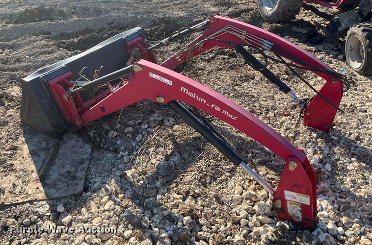 image for item EI0671 2016 Mahindra  Max 26XL MFWD tractor