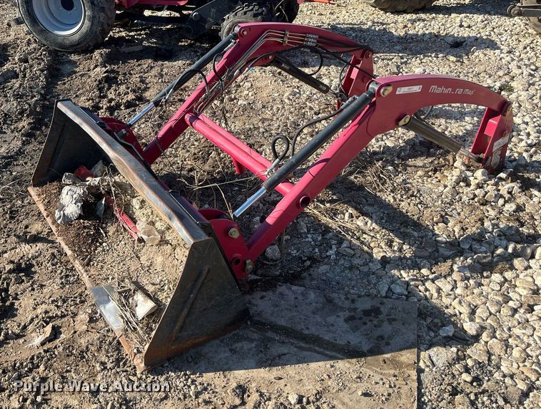 image for item EI0671 2016 Mahindra  Max 26XL MFWD tractor