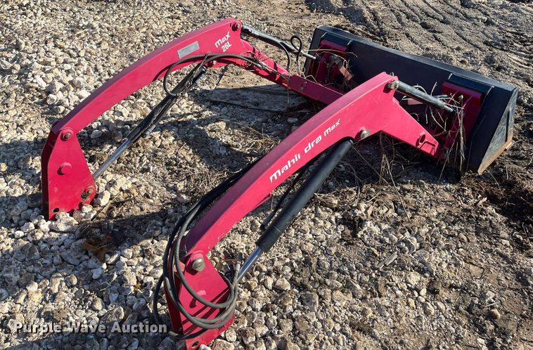 image for item EI0671 2016 Mahindra  Max 26XL MFWD tractor