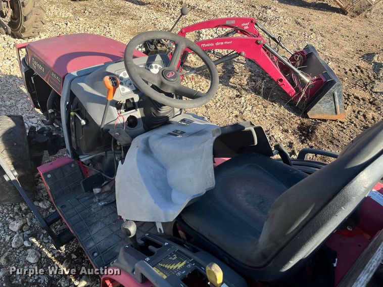 image for item EI0671 2016 Mahindra  Max 26XL MFWD tractor