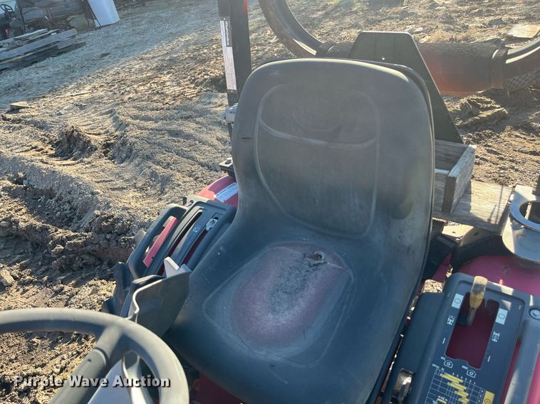 image for item EI0671 2016 Mahindra  Max 26XL MFWD tractor