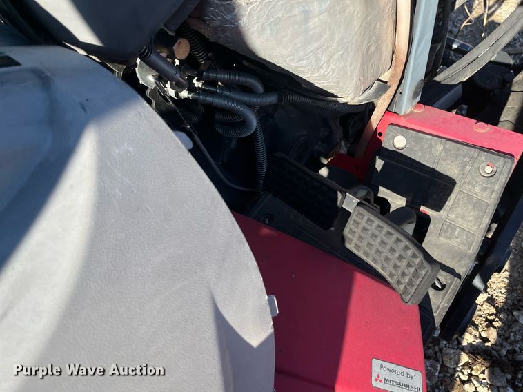 image for item EI0671 2016 Mahindra  Max 26XL MFWD tractor