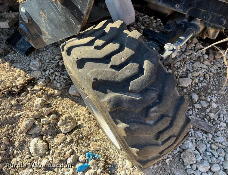 image for item EI0671 2016 Mahindra  Max 26XL MFWD tractor