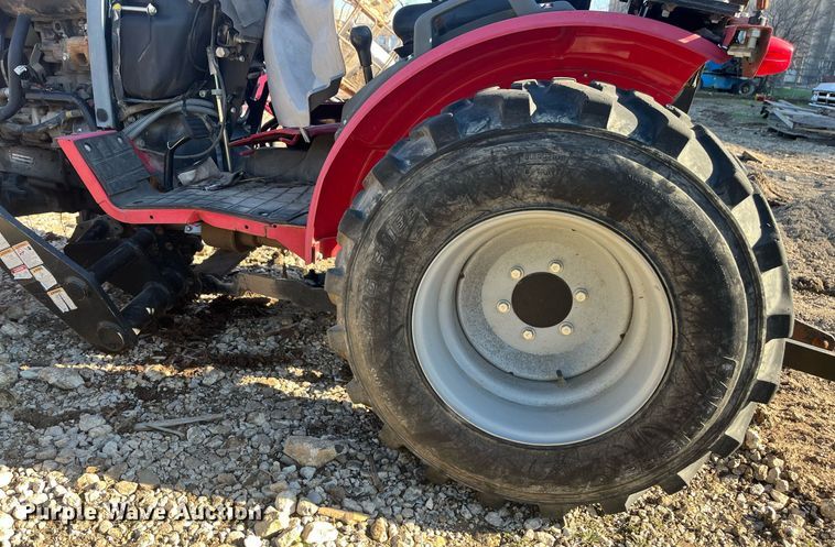 image for item EI0671 2016 Mahindra  Max 26XL MFWD tractor