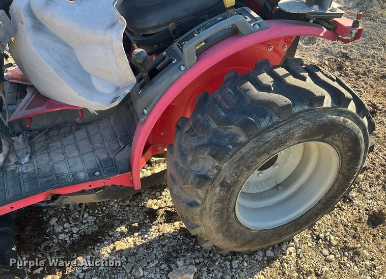 image for item EI0671 2016 Mahindra  Max 26XL MFWD tractor