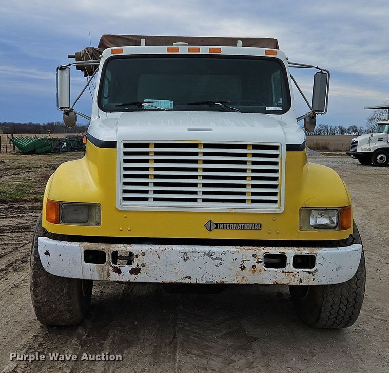 image for item EI3535 1995 International  4900 applicator truck