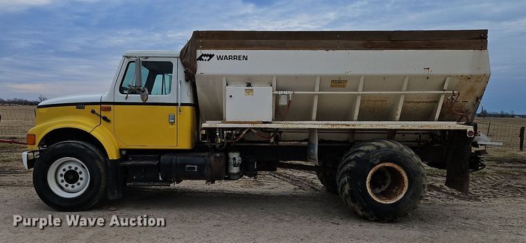 image for item EI3535 1995 International  4900 applicator truck