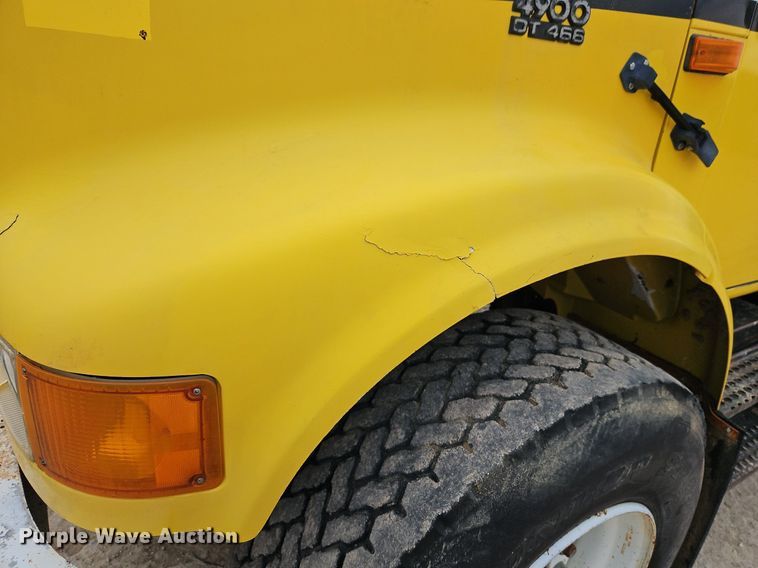 image for item EI3535 1995 International  4900 applicator truck