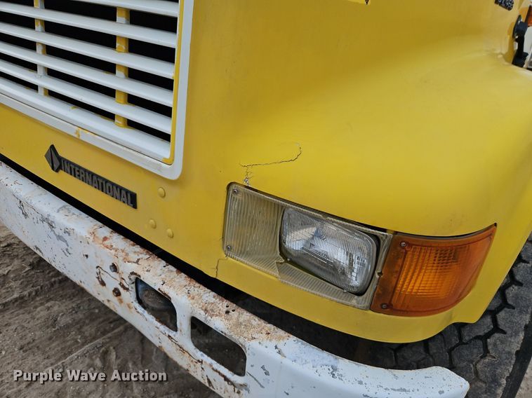 image for item EI3535 1995 International  4900 applicator truck