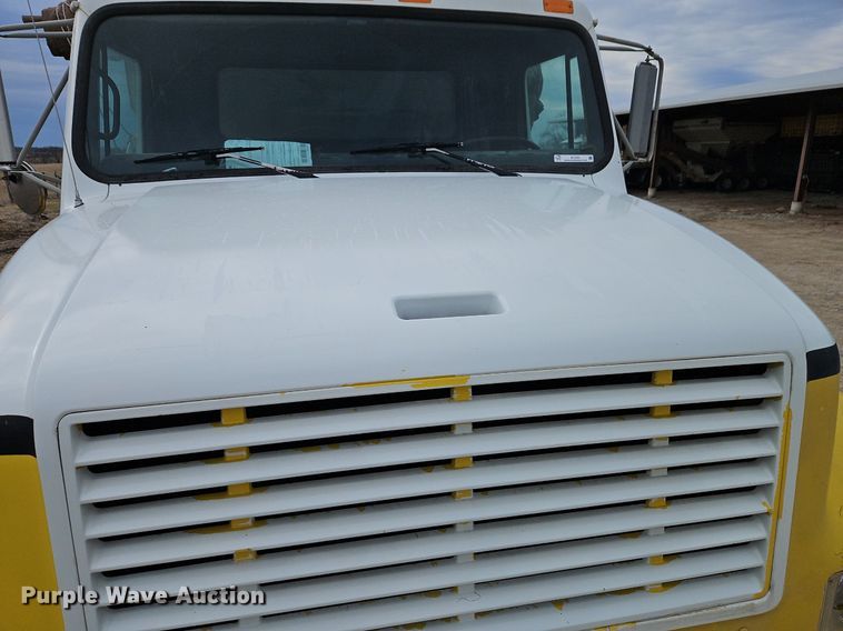 image for item EI3535 1995 International  4900 applicator truck