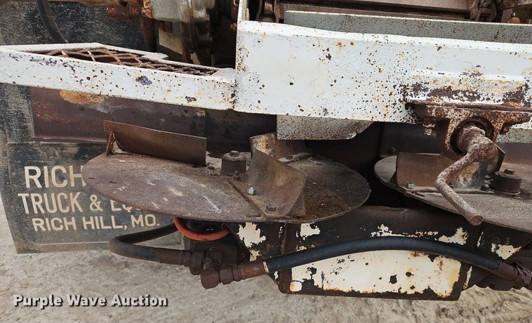 image for item EI3535 1995 International  4900 applicator truck