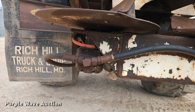 image for item EI3535 1995 International  4900 applicator truck